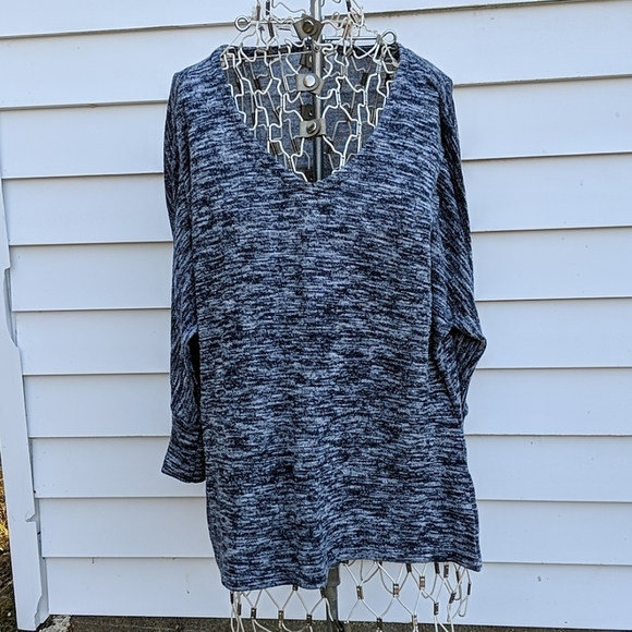 Old Navy Sweaters - Old Navy soft lightweight sweater black and white